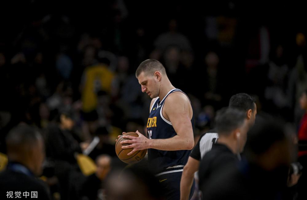 现实背景与 现实背景与