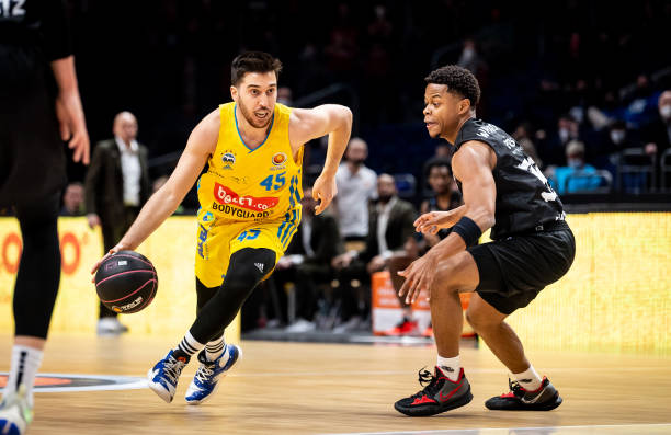 队的防守中 队的防守中