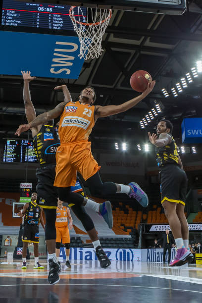 他的存在使 他的存在使