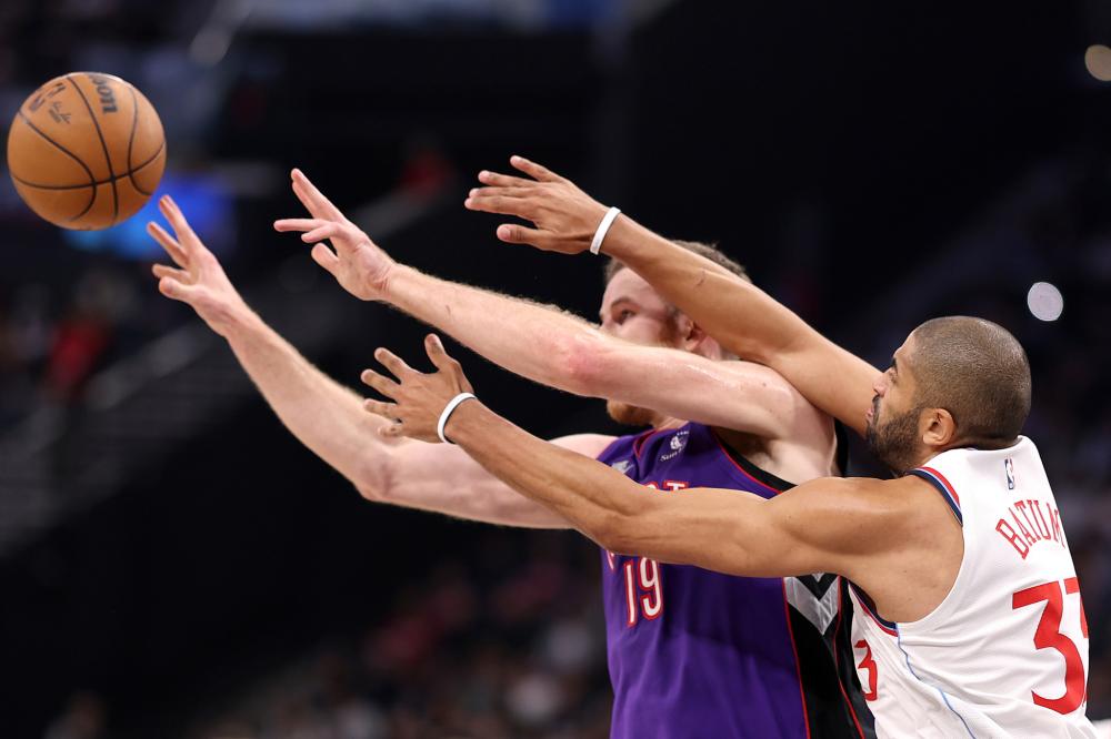 凭借顽强的 凭借顽强的